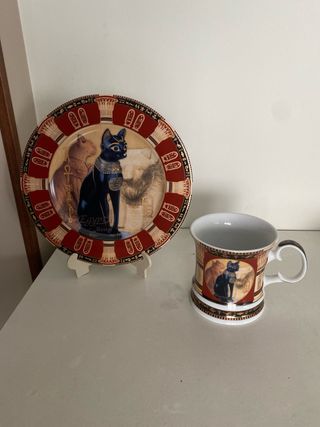 Plato y Taza Decorativa Egipcia Bastet