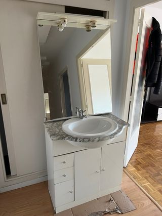 Lavabo con mueble, marmol, espejo y grifo