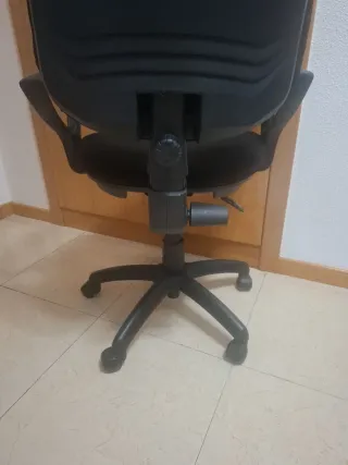 Silla de oficina negra