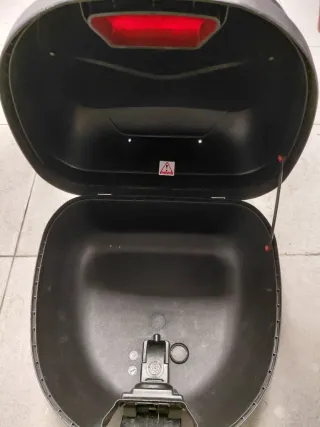 Baúl Givi Negro para 1 Casco