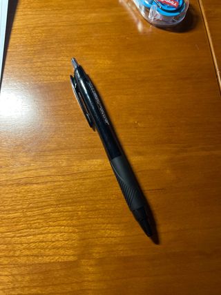 Bolígrafo Uni Negro