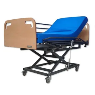 Cama hospitalaria articulada con carro elevador.