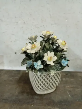 LIQUIDACIÓN 2026 Figura de porcelana con flores