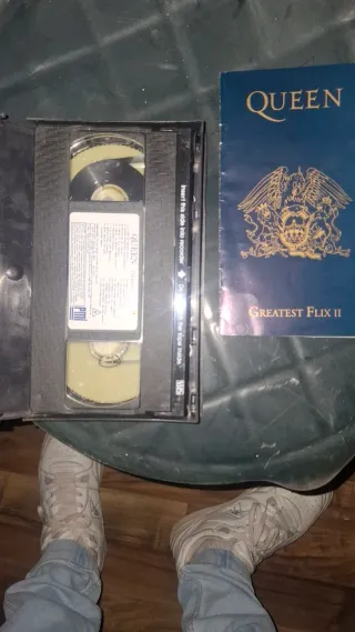 VHS Queen Greatest Flix II con libro