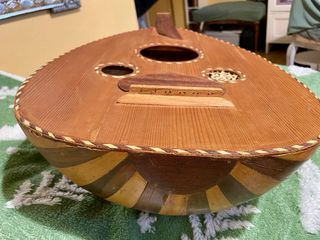 Laúd árabe para restaurar