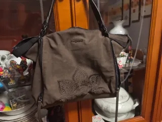 Bolso Desigual Marrón con Bordado ,es original