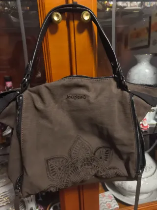 Bolso Desigual Marrón con Bordado ,es original