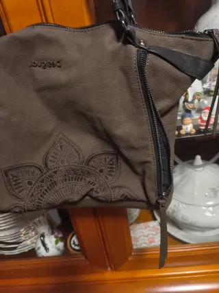 Bolso Desigual Marrón con Bordado ,es original
