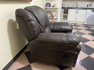 Sofá de piel marrón