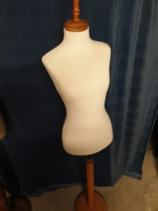 Maniquí de costura blanco