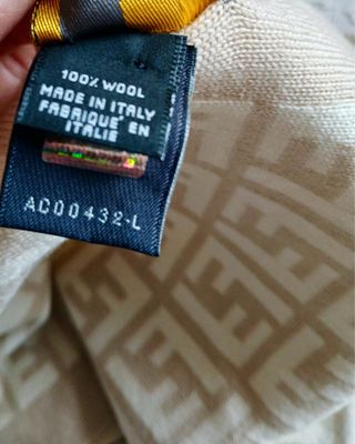 Sciarpa Fendi Beige e Bianca