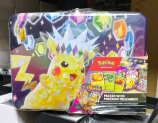 Collector's Chest Pikachu Noviembre