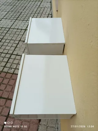 Mesitas de Noche Blancas y Madera