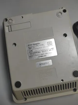 Super Famicom com cabo AV e comando