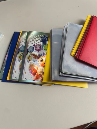 Fundas y toploaders para cartas pokémon