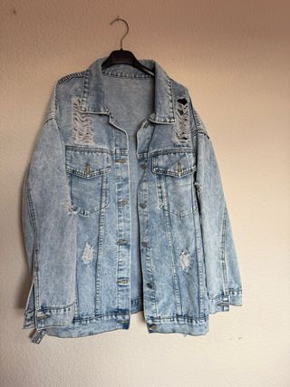 Chaqueta vaquera desgastada