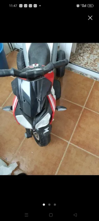 Moto eléctrica infantil roja y negra