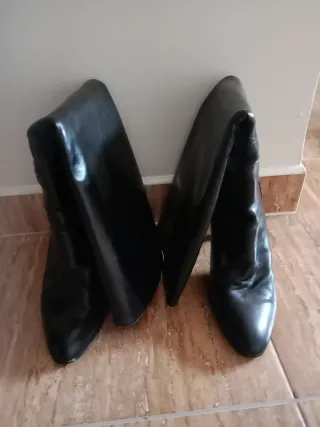 Botas altas de piel tacón negro