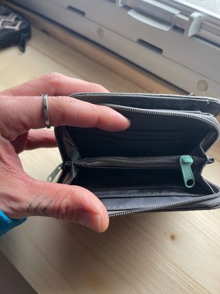 Cartera Dakine mujer gris y azul.