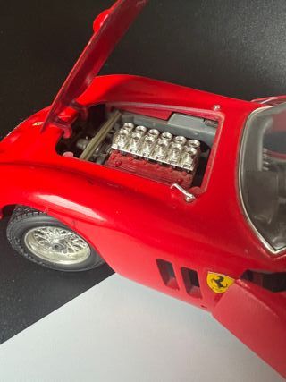 FERRARI 250 GTO ( 1962 ) , BURAGO 1/18 .
