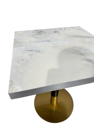 Mesa imitación mármol canto dorado/plateado