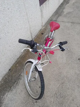 Bicicleta Btwin rosa infantil