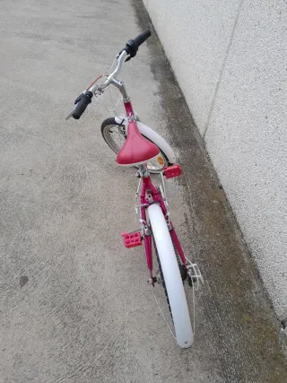 Bicicleta Btwin rosa infantil