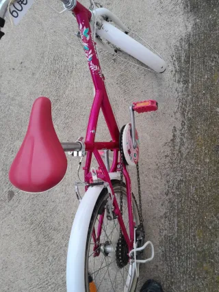 Bicicleta Btwin rosa infantil