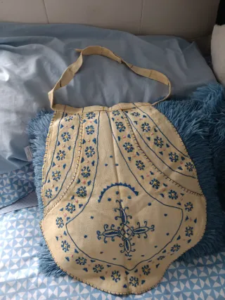 Delantal vintage bordado