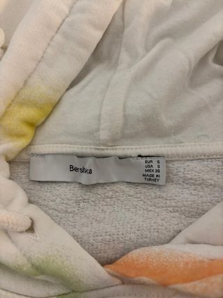 Sudadera berskha Stay Weird