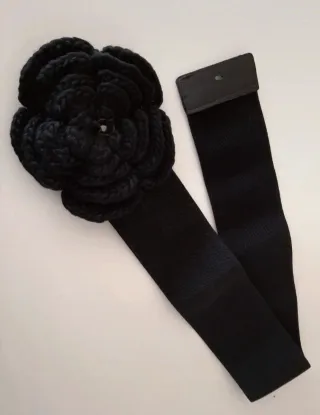 Cinturón elástico con flor de punto