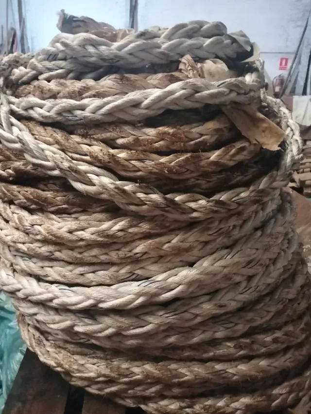 Cuerda de barco gruesa