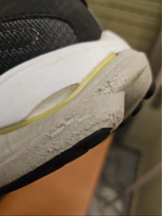 Zapatillas Mizuno Wave Ultima negras y amarillas