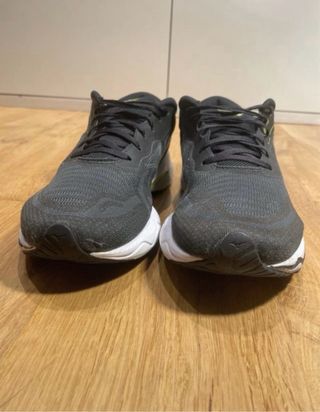 Zapatillas Mizuno Wave Ultima negras y amarillas