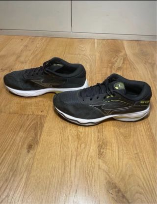 Zapatillas Mizuno Wave Ultima negras y amarillas