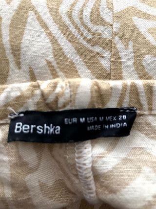 Blusa Bershka Beige/Blanca Estampada
