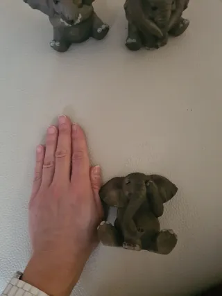 3 figuras de elefantes pequeños