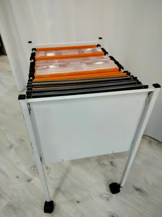 Carro archivador con ruedas