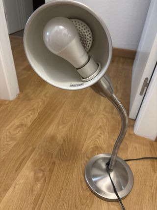 Flexo de metal plateado Ikea