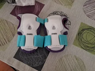 Patines en línea negros y turquesa