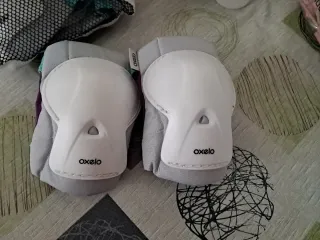 Patines en línea negros y turquesa