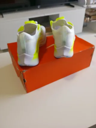 Zapatillas Nike Talla 44 Blancas y Amarillas