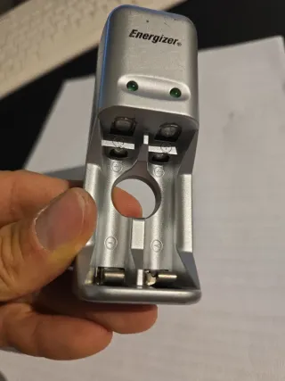 Caricabatterie Energizer AA/AAA