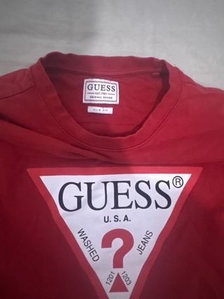 Sudadera Guess Roja Logo Triángulo