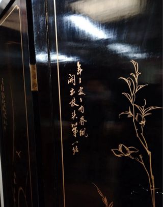 Excelente Biombo chino laca y símil nácar