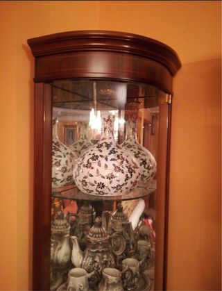 Vitrina de cristal y madera