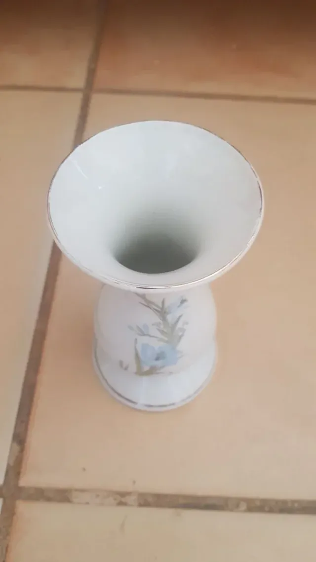 Pequeno vaso de cerâmica