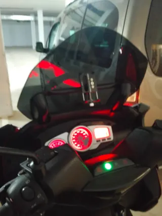 Aprilia SR Max 300 Scooter