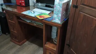 Escritorio de madera mexicano