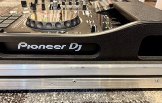 Pioneer XDJ-RX2 com flightcase Santosom